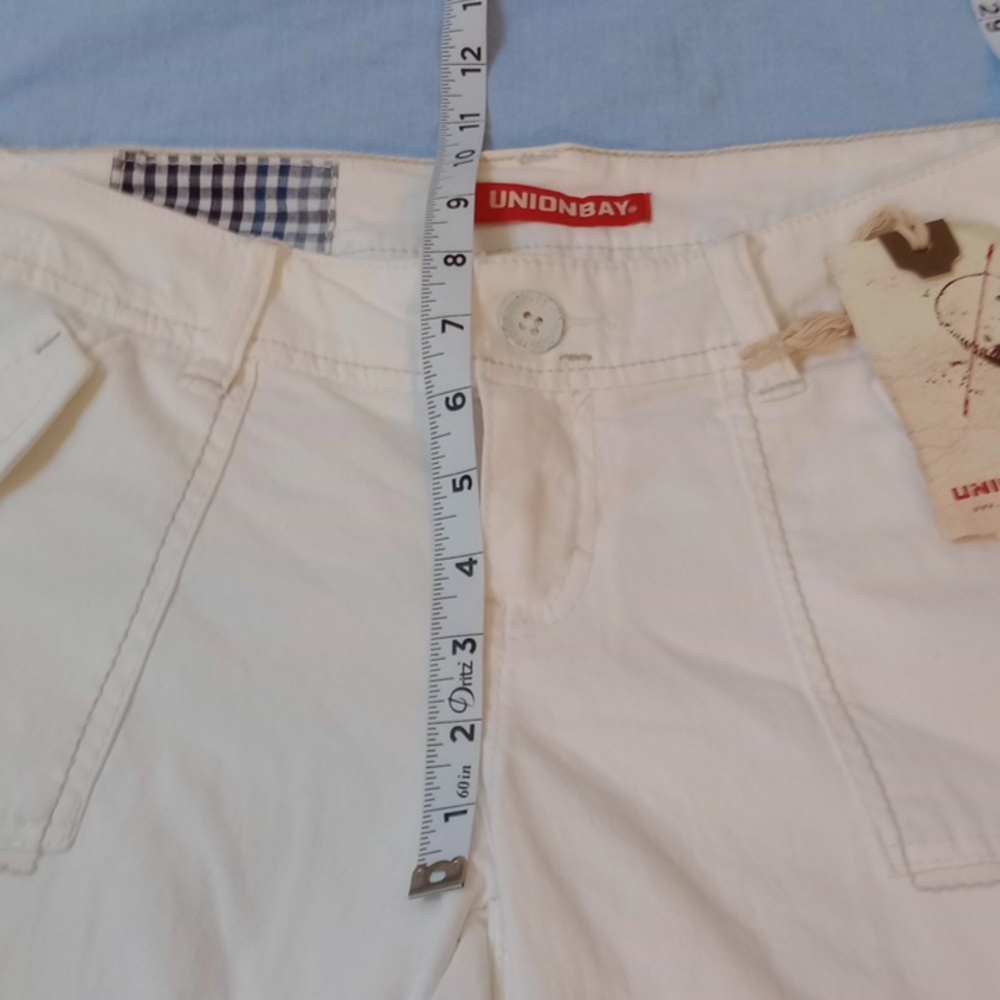 UNIONBAY White Bermuda Shorts Classic Summer Style, Size 9 - Picture 6 of 12